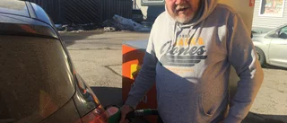 Enköpingsborna om bensinpriset: "Bedrövligt högt"