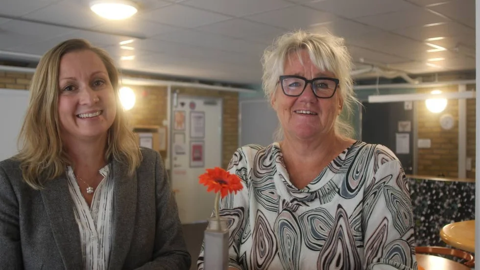 Rakt besked. Kommunalråden Mira Wedenberg (M) och Elisabet Edlund (S) menar att kommunen inte kan avsätta miljoner i drift till simhallen.