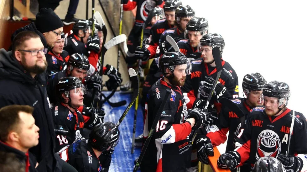 Mjölby Hockey får klara sig utan sin rutinerade forward under resten av säsongen.