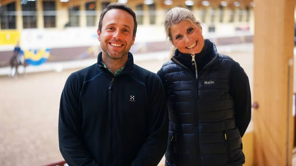 Dressyrhoppets Mikael Carlstedt och Smedstad ridsportcenters Malin Hansson.