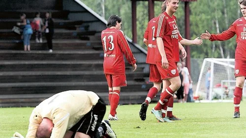 Deppigt. Marcin Muszka och Gullringens GoIF hade en mycket jobbig match mot ett piggt Värnamo Södra.