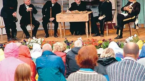 Söndagens "Nödåret" drog mycket publik trots att det regnade.
