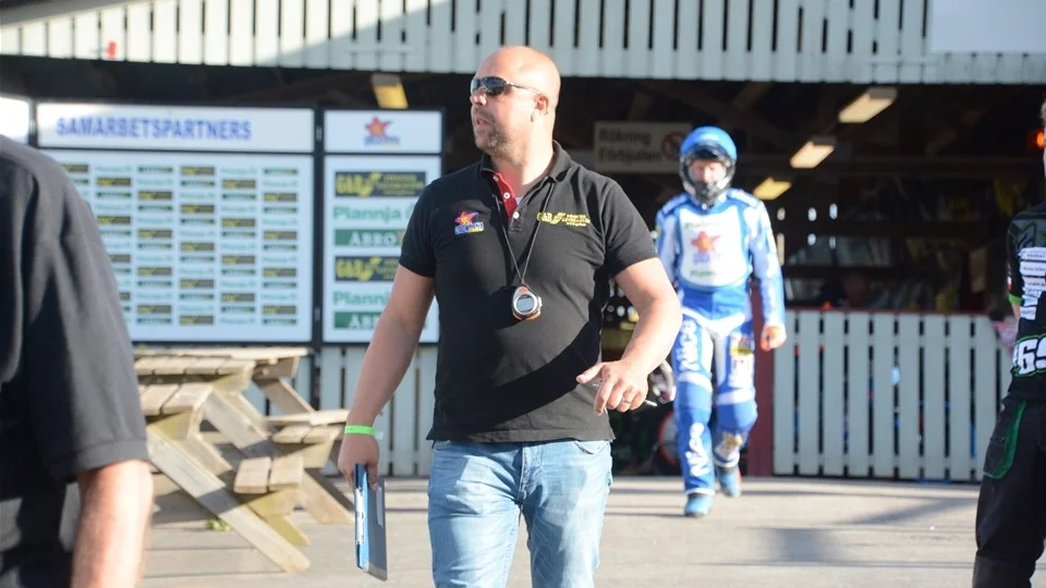 Mikael Karlsson bjöd inte på några överraskningar när startsjuan presenterades till tisdagens elitseriematch. Foto: Ossian Mathiasson/Arkiv