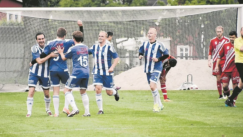 IFK Västervik är ny tabellsjua i divison 4 efter en mycket imponerande seger, 6–2, hemma mot Sävsjö. Foto: Mikael Kindman