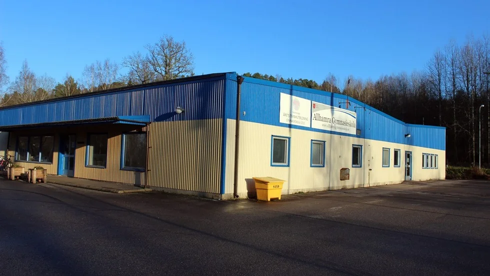 Vid en brandskyddstillsyn av Allhamraskolan i Kisa upptäcktes flera saker som måste åtgärdas, bland annat magnetstängning av en dörr och besöksregistrering. Foto: Dennis Pettersson