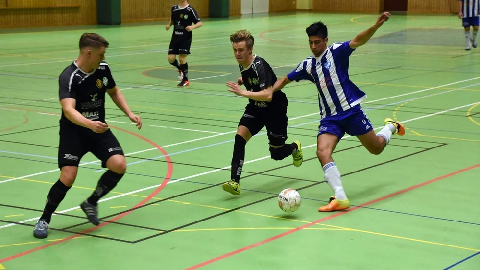 Hjorted/Totebo och IFK Västervik spelade oavgjort, 1–1, i gruppspelet och det var bara Västervik som gick vidare till semfiinal av de två lagen. Men i semfinalen förlorade de mot Ankarsrum och det var till slut Edsbruk som tog hem Tjust Open 2016. Foto: Viktor Allvin