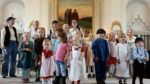 Lönneberga kyrka fylldes av hjärtliga skratt, sång och musik i samband med söndagens gudstjänst. Det var terminsavslutning för barngrupperna och dagens tema var Emil.