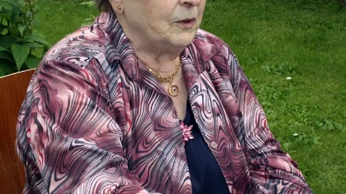 Eva Andersson blev glatt överraskad när hon utsågs till Karlstorps fruntimme. Foto: Rebecca Carlsson