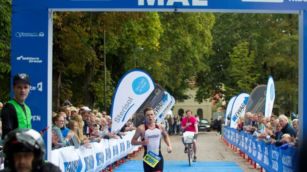 Peter Handrup från Motala vann premiärupplagan av Vadstena triathlon i fjol. På lördag är det dags för andra upplagan av loppet.