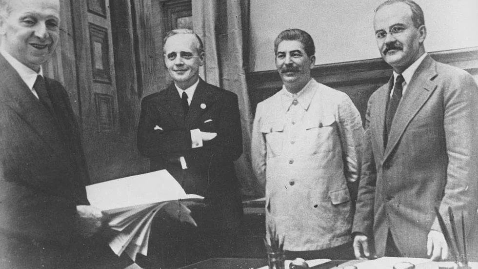 Dags igen? Den 23 augusti 1939 undertecknades Molotov-Rippentroppakten i Moskva och Europa var utelämnat åt tyranniet.