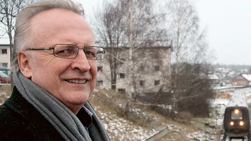 Måste öka takten. Kommunens arbete med det nya fibernätet behöver påskyndas på grund av konkurrensen från Telia. Hela finansieringsmodellen för fiberprojektet riskerar att gröpas ur.