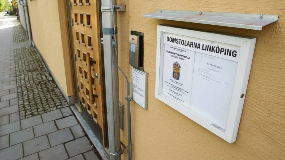 Tingsrättens beslut på tisdagen blev att 39-åringen ska vara kvar i häktet tills åtal kan vara väckt.