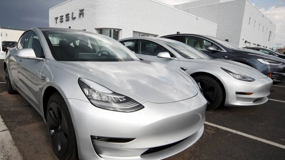 Svensk ekonomi har liknats vid den eldrivna bilen Tesla.