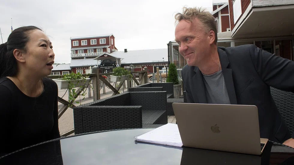 Wettermagasinets Wai-Ling Chan och Opinion lives redaktör Eskil Lundgren planerar torsdagens direktsädning från Motala.