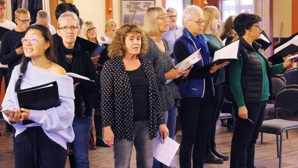 Motala kammarkör laddar upp för fullt inför sina kommande julföreställningar.