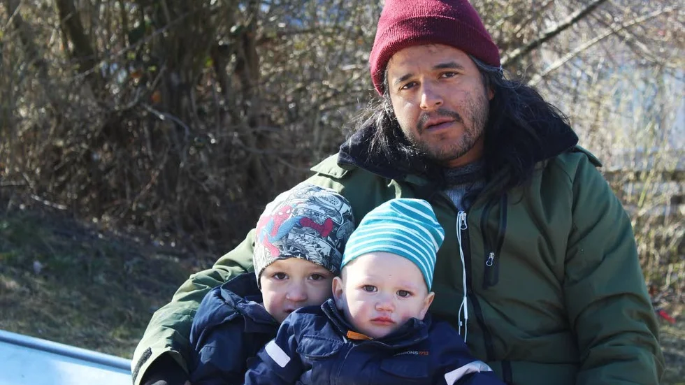Erik Åkerman Sturup är kritisk. - Man måste kunna lösa det här. Hade det varit vuxna det handlade om hade man löst det, säger han. Han säger att fler på förskolan velat göra samma sak. - Men alla har inte möjlighet att göra det.