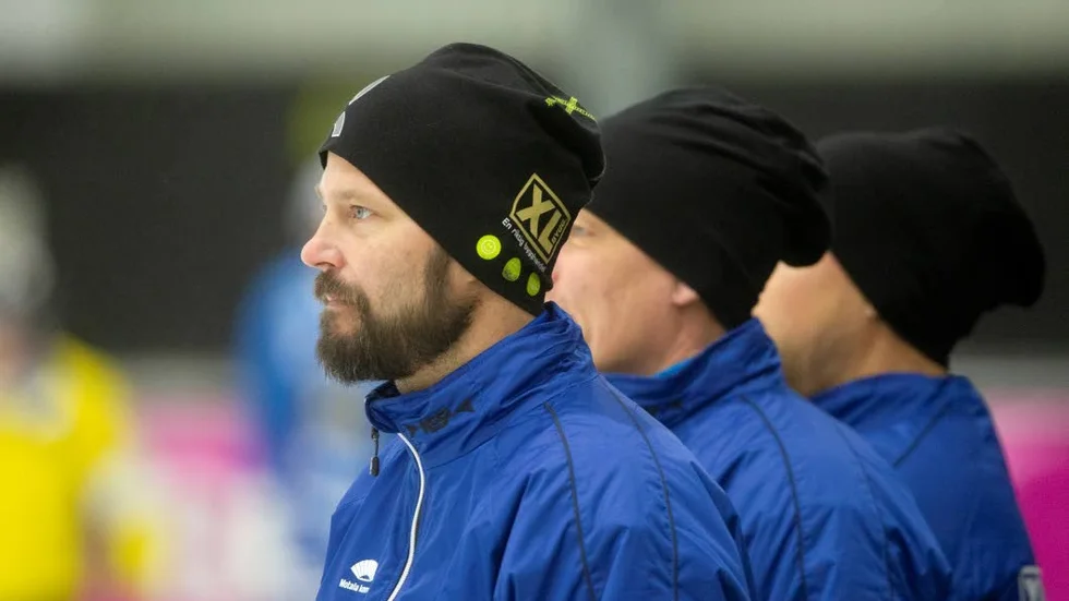Få ihop lag till nästa match. Det är Mattias Sjöholms enda fokus för tillfället. Vilka som spelar mot Tellus vet han först på matchdagen.