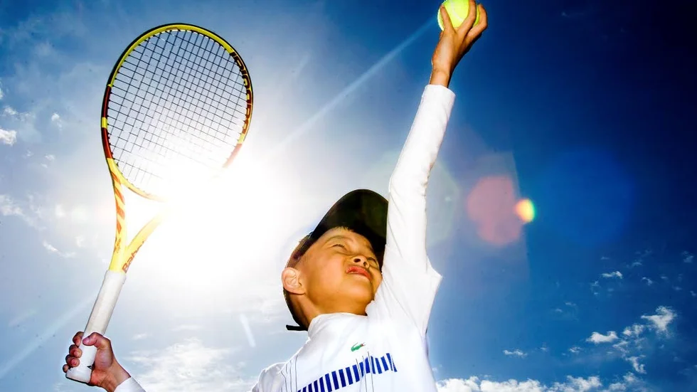 Motala tennsiklubbs Eric Ten nådde semifinal i SM för 10-åringar. I framtiden vill han bli proffs.