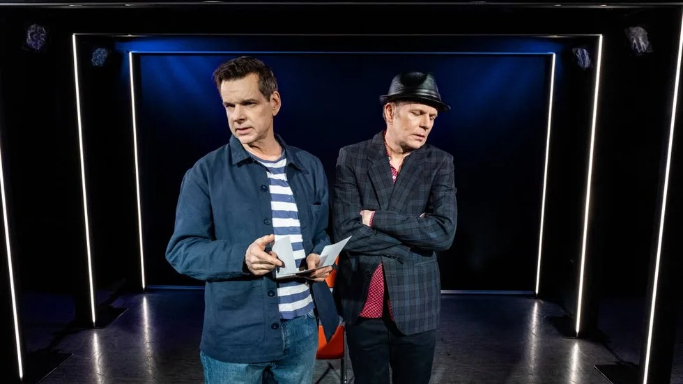 Per Burell och Pelle Grytt i dramakomedin ”Ingripandet”, som fick sin Riksteaterpremiär i Vadstena på söndagskvällen.