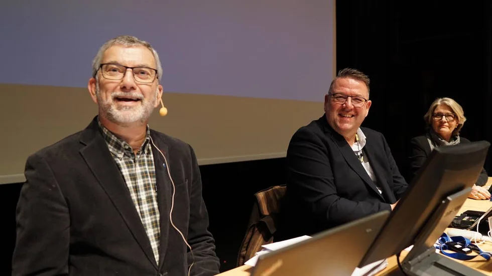 Kommunfullmäktiges nya presidium; Sverker Thorén (L), Peter Johansson (M) och Anette Thorstensson (C) har all anledning att se nöjda ut efter ett positivt möte i måndags, menar ledarskribenten.