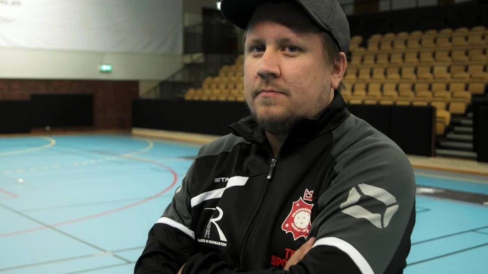 Emil Stille är ny tränare i Solfjäderstaden. På tisdag inleds försäsongen.