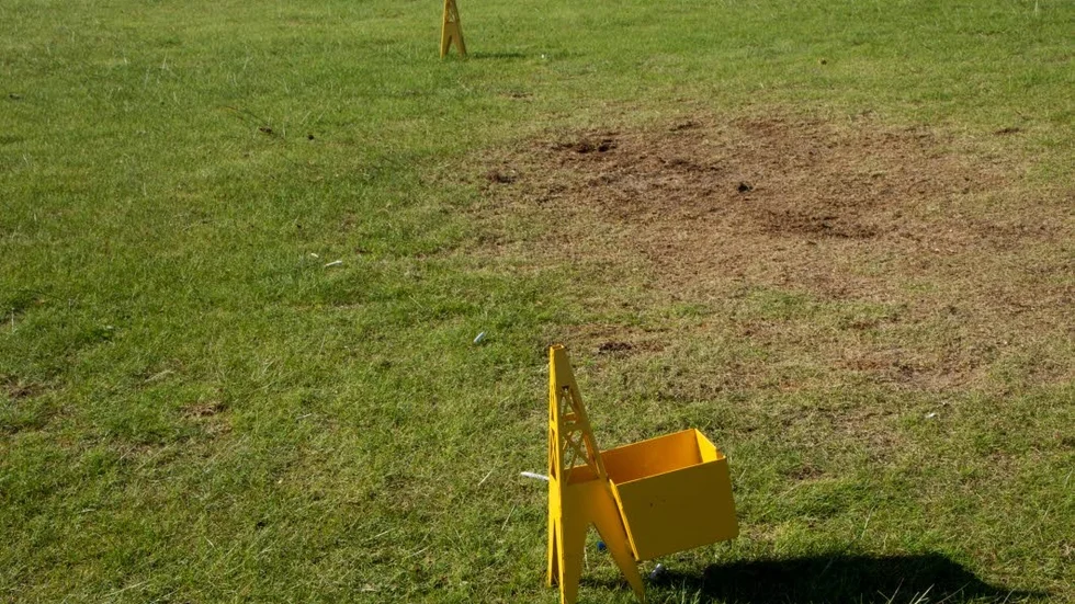Det syns tydligt vilken stad man hamnat i när man spelar golf på Motala GK.