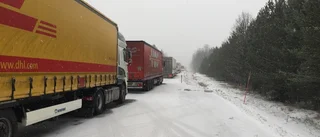 Rv50 avstängd efter lastbilsolycka