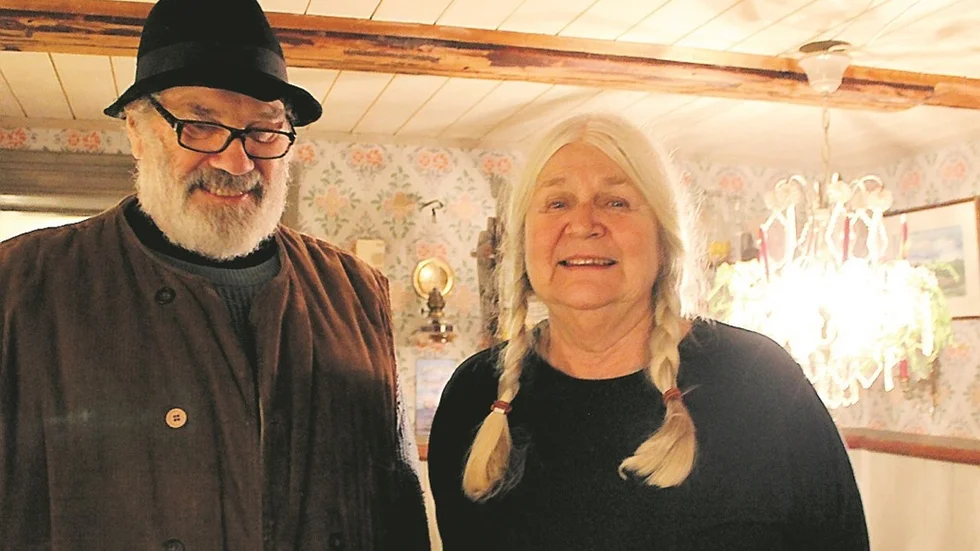 Agne och Agneta Regell har lagt ner mycket tid för att hjälpa Vimmerbys flyktingar. "Man behöver inte göra så mycket för att hjälpa till, det räcker med att vara en medmänniska", säger Agneta. Foto. Emma Sellbrink