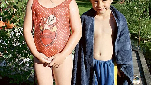Tindra, 10 år och Enzo, 7 år, var de yngsta som klarade av simningen.