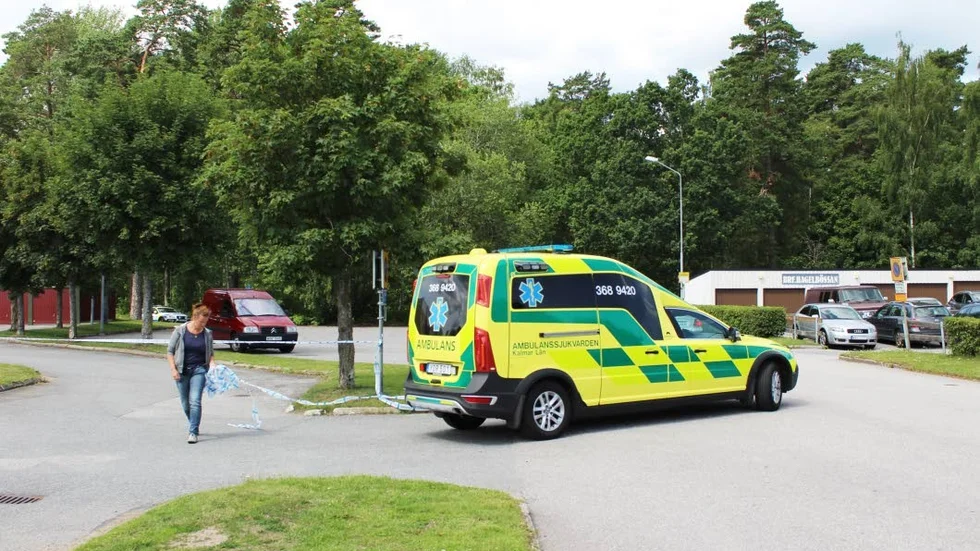 Tragedi. Två dagar i följd fick polis och ambulans rycka ut till Markögatan i södra Västervik. Torsdagen den 13 juli mördades en kvinna. En dag senare begick den misstänkte gärningsmannen självmord i närheten.