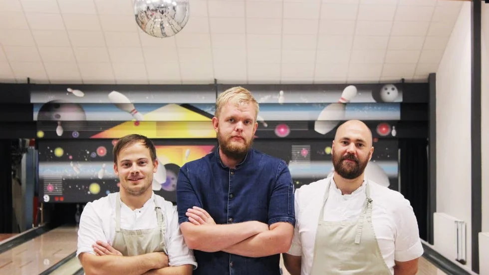 Framåt. Idéer finns det gott om, och nu realiserar en del i den gamla bowlinghallen. Från vänster: Tobias Fiebig, Andreas Andersson, Christoffer Jansson.