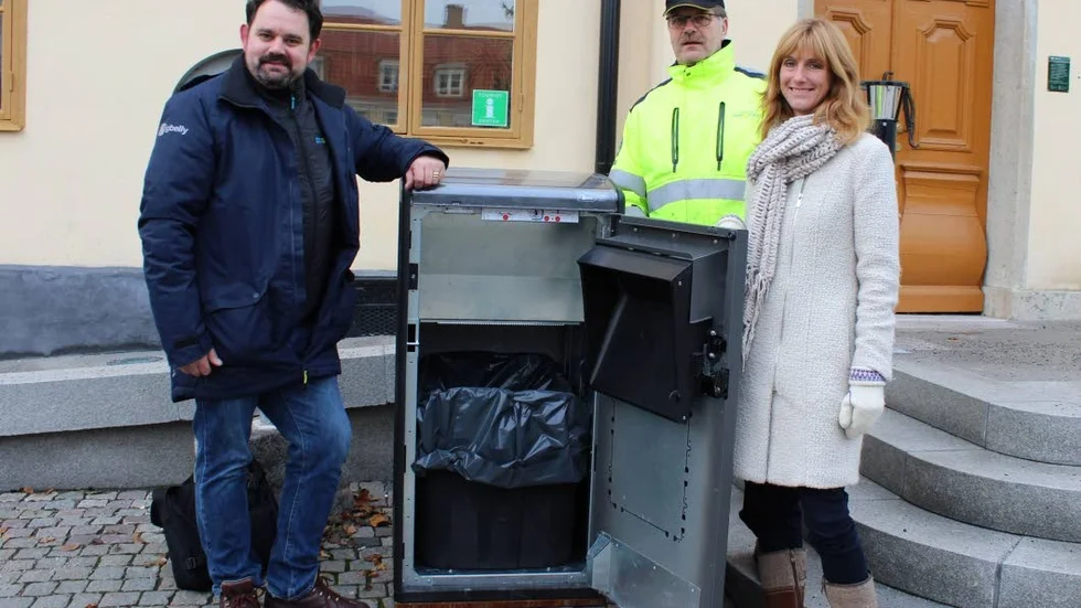 Så här såg det ut när den smarta tunnan anlände Västervik. Från vänster: Richard Pålsson EWF Eco, Kent Elander och Annika Boman.