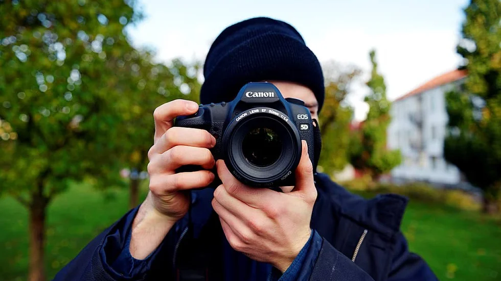 Fotografi. I höst startar Fotoskolan i Gamleby den ettåriga kursen Gestaltande foto även på distans.