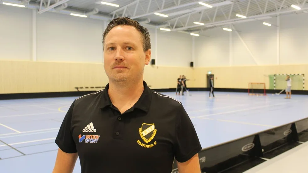Tobias Lundh är sammankallande i Rimforsa IF:s innebandysektion.