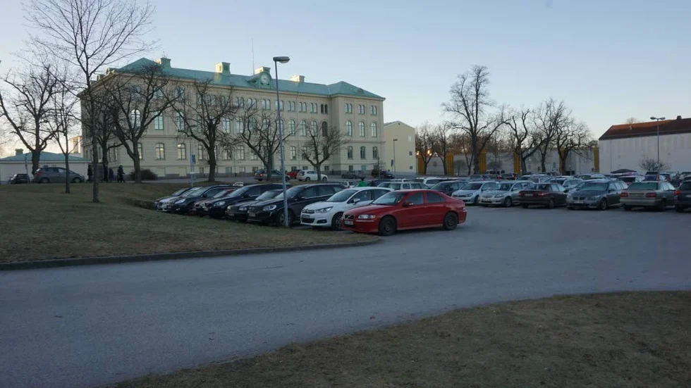 Omfattande arbete. Skulle man vilja bebygga Läroverksplan kan omfattande utgrävningar vara att vänta. Här finns en pestkyrkogård, och den kan ha varit stor till ytan.