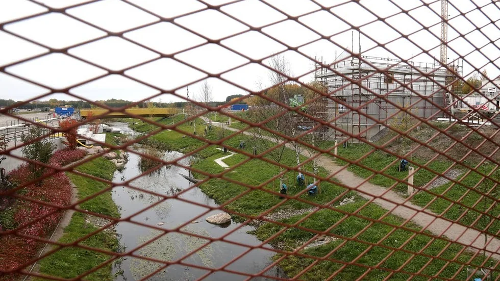 Vallastaden. Ett ekonomiskt fiaskoprojekt, menar Michael Cocozza, som ser risker också i planeringen av nya stadsdelen Djurgården.