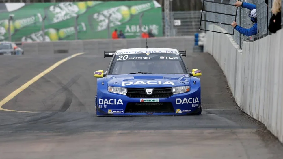 Mattias Andersson var trea och fyra på säsongens första kval vid STCC i Skövde.