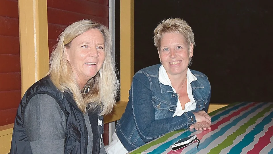 Lotta Roos, Horn Hycklinge IF diskuterar här med Maria Johansson, Kisa.