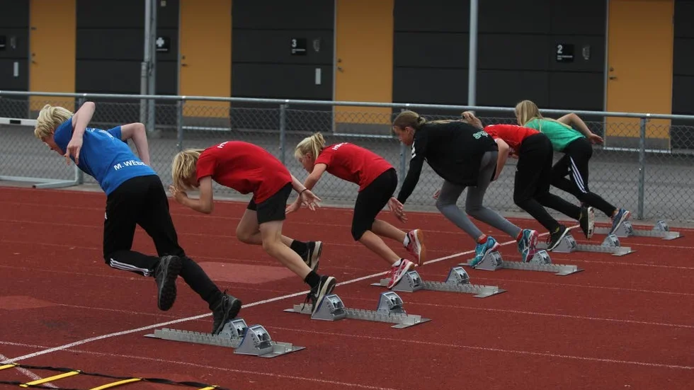 All träning sker under enklare och lättsamma former. Även start-träningen i sprint.