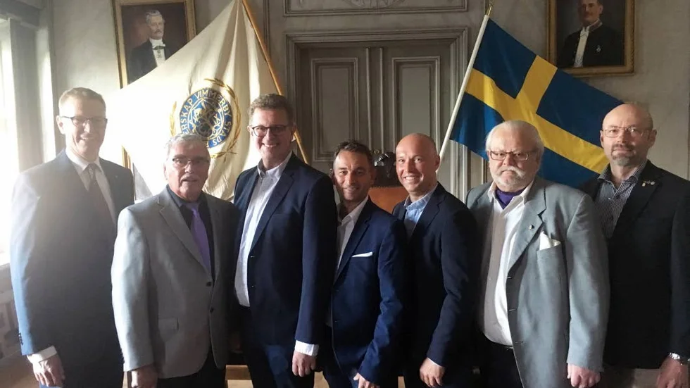 Vid Vimmerby Stads Borgerskaps årsmöte fanns bland annat dessa högtidliga herrar, från vänster, kassör Jimmy Andersson, ålderman Sten Karlsson, den nya trion borgare med Morgan Frejd, Magnus Frodig och Jonas Blom, samt vice ålderman Christer Thornberg och t f sekreterare Claes Roos.