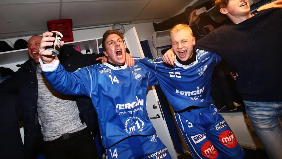 Karin Gren Lindholm, Kari Hyvönen och Claes Carlsson diskuterar veckans frågor i Motala-Vadstena. Bland annat IFK:s uppgång.