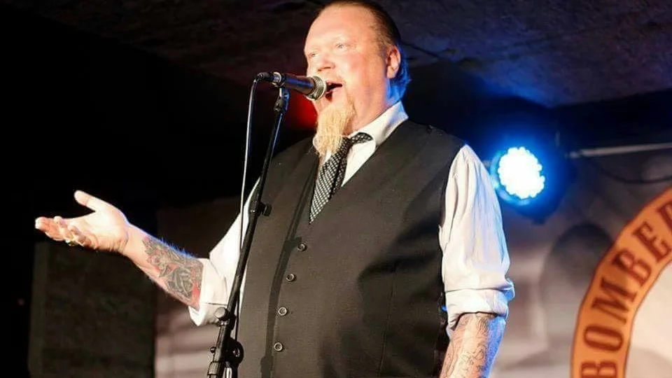 Det blir mycket stand up för Jerry Prütz. När han inte kör humorklubben Motala Värkstad på Sjöbris blir det uppträdanden på olika håll i landet.
