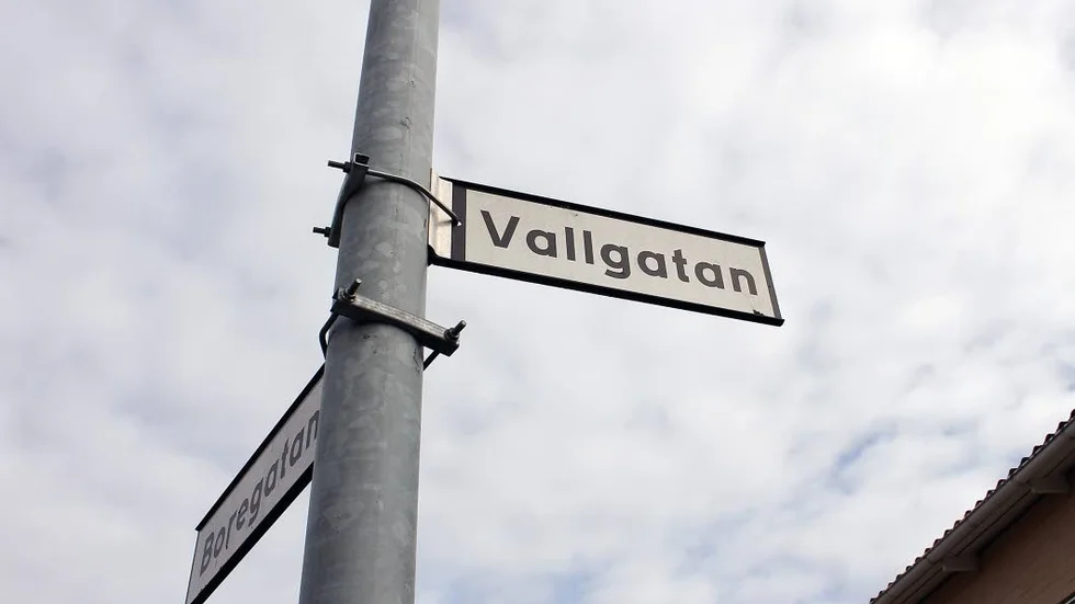 Från vecka 15 fram till midsommar kommer det att vara begränsad framkomlighet på Vallgatan på grund av transporter till bygget.