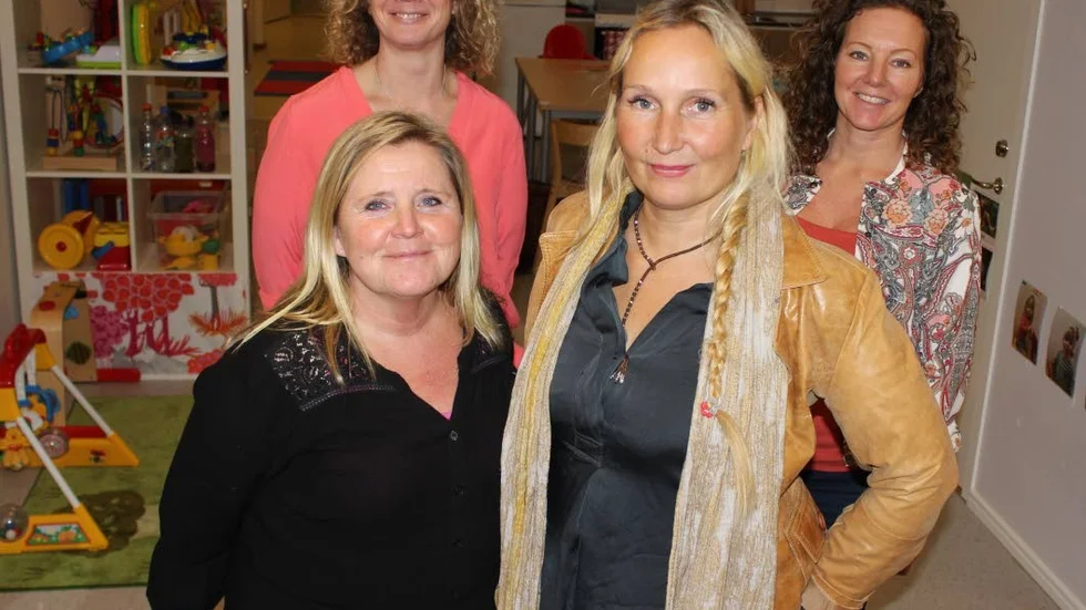 Maria Lidberg och Sira Jokinen Lisse startar konstprojekt. Deltar gör även förskollärarna Maria Meszaros och Therese Ståhlgren.