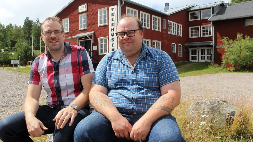 En glädjens dag. Papperen är påskrivna, nu är Virserums Hembygdsförening ägare av kulturområdet som får nytt namn: Bolaget Hembygdsförening, Virserums kultur- och föreningscentrum, berättar Pär Danielsson och Kalle Gladh.