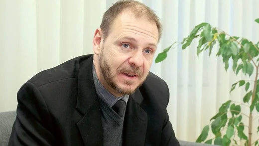 Redo för fyra år vid makten. Efter sex år i opposition, och två år bredvid Harald Hjalmarsson (M), är Tomas Kronståhl redo för att bli kommunstyrelsens ordförande i Västervik. Ihop med Centerpartiet och Miljöpartiet kommer de ge Västervik en rödgrön politik - eller troligtvis en väldigt grön röd politik.