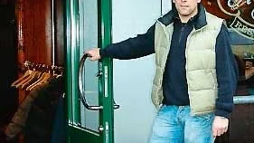 Magnus Holmberg, ägare till Harrys, har agerar kraftfullt mot de som inträffat. En del av den gamla vaktstyrkan lämnar nu Harrys.