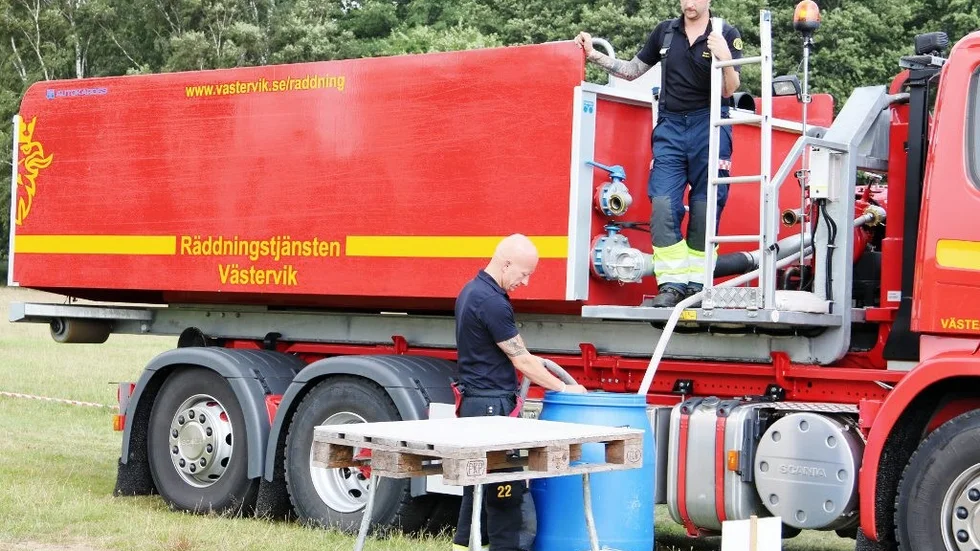 Västerviks räddningstjänst var närvarande och fyllde vattentunnor.