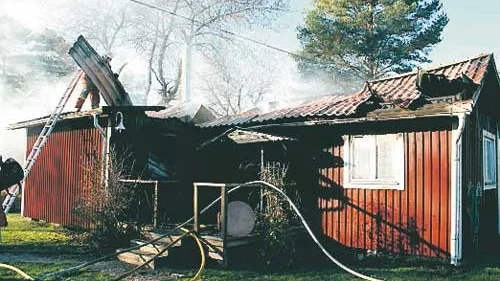 Det lilla huset totalförstördes.