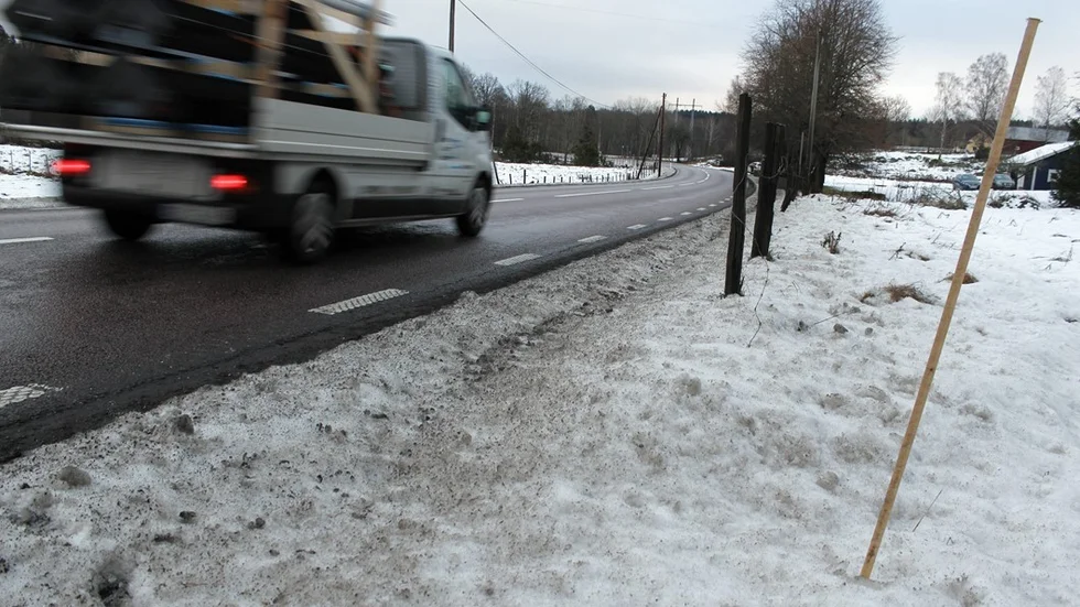 Här, på riksväg 23 strax innan kurvan i Ålefors, är det planerat att en fartkamera ska monteras. Foto: Charlotte Madestam